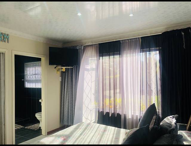 2 BEDROOM TOWNHOUSE FOR SALE IN UVONGO